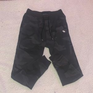 Men Abercrombie joggers